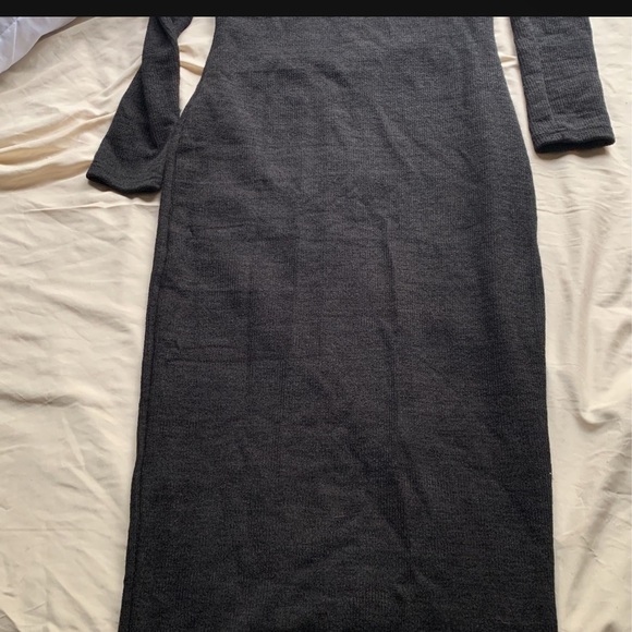 COPY - BodyCon SHEIN dress shows off curves - Picture 2 of 4